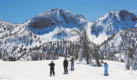 九重スキー場 天気 と その影響力：雪と空の物語